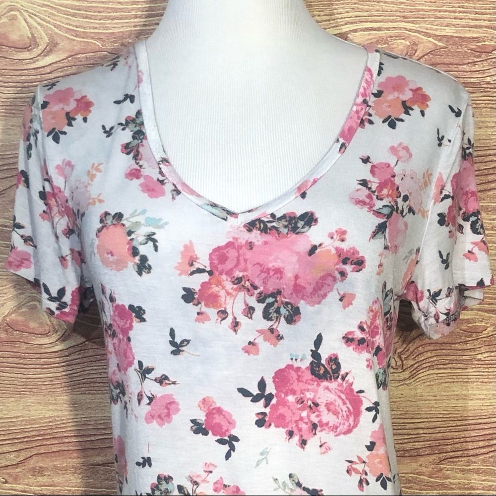 Mudd Tee with Roses - Picture 2 of 4